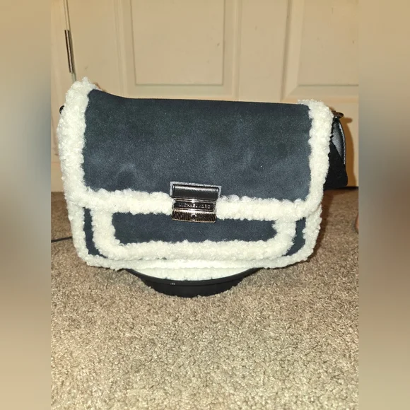 NWT Michael Kors Bradshaw Suede & Faux Shearling Messenger Bag - Picture 4 of 14